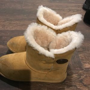 Bearpaw boots very warm